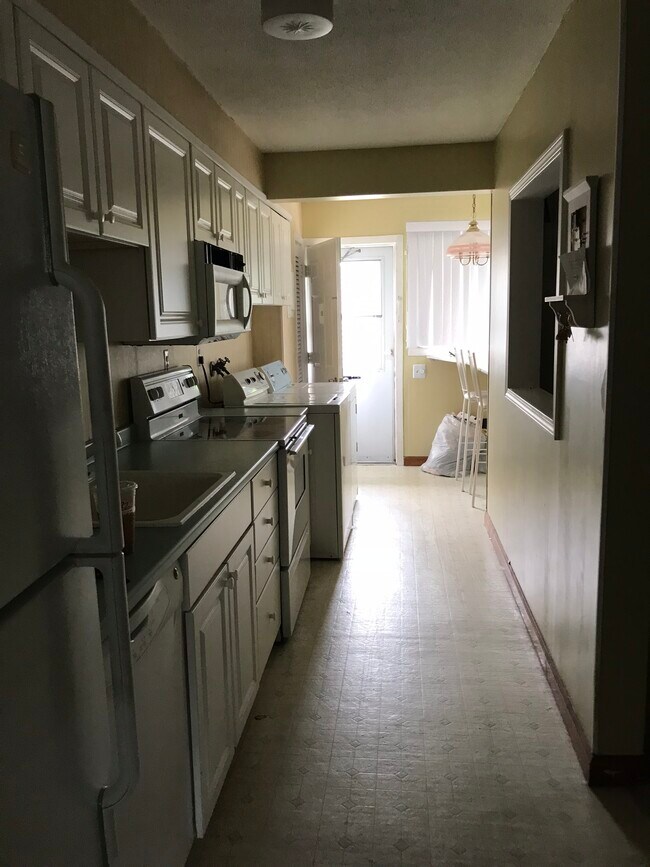 Building Photo - 7 Greenwood Ter