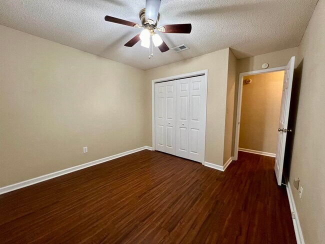 Building Photo - 8653 Oak Forest Trail