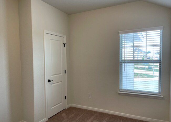 Building Photo - 2206 Sandlewood Cv