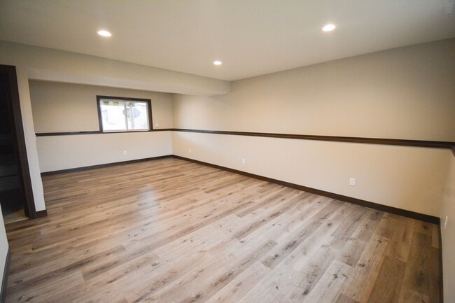 Building Photo - 4 bed 2 bed Home For Rent NOW Near Gibbs a...