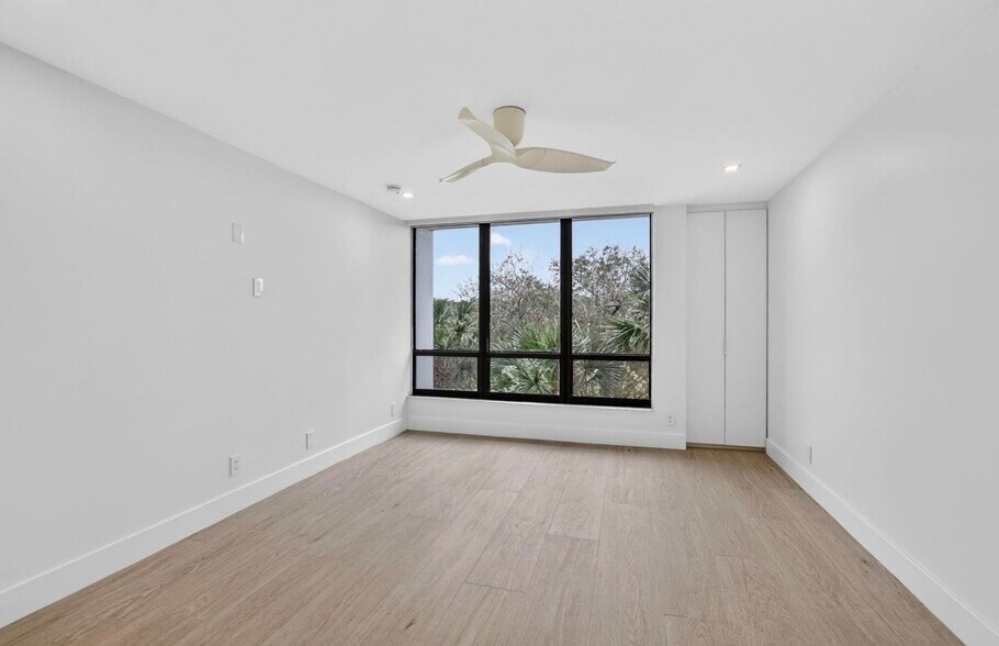 Building Photo - 7835 Lakeside Blvd