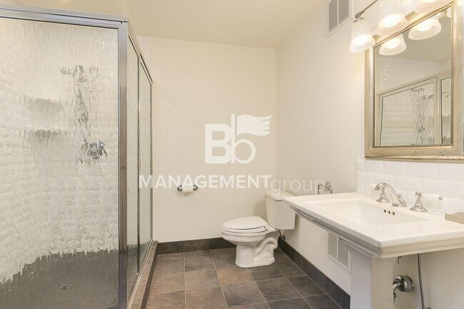 Building Photo - Stunning Historic Bungalow Just Minutes From City Center!