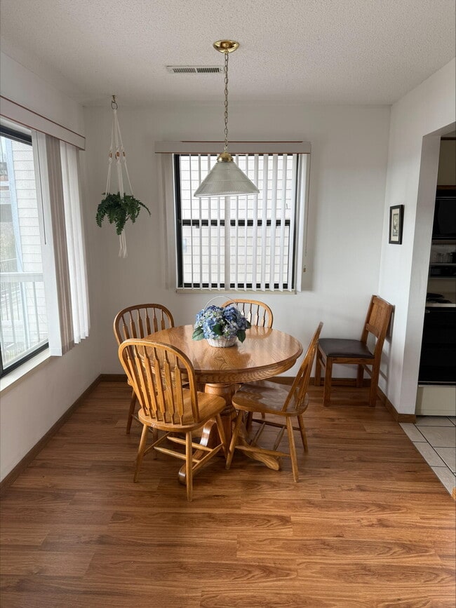 Building Photo - 3 Treehouse Ln