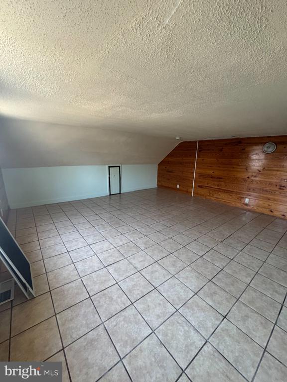 Building Photo - 332 E Broadway