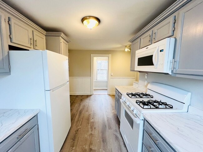 Building Photo - NEWLY RENOVATED 4-BED PENTHOUSE UNIT WITH EASY ACCESS TO HIGHWAY AND PUBLIC TRANSPORTATION!