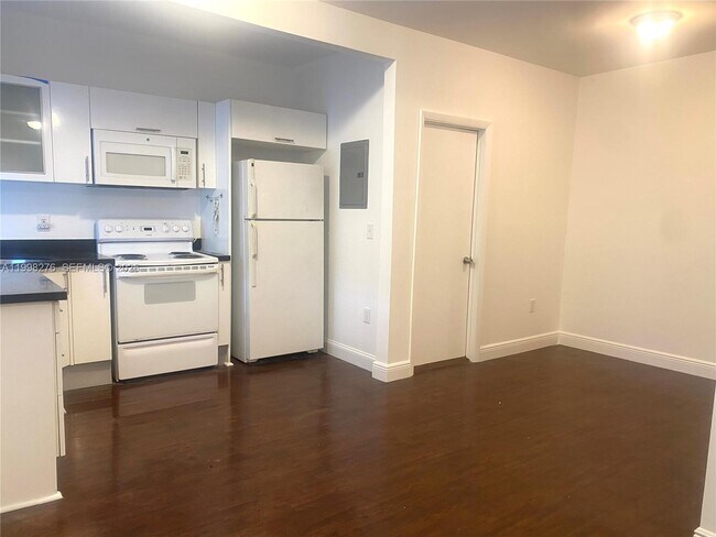 Building Photo - 577 NE 62nd St