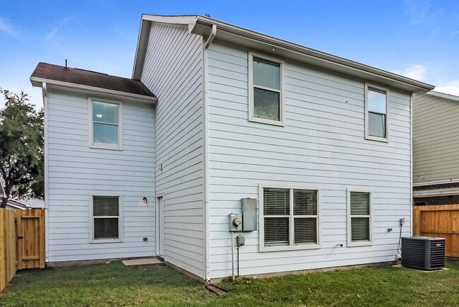 Building Photo - 10110 Berrybriar Ln