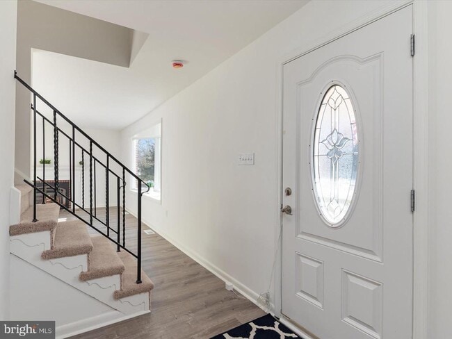 Building Photo - 402 S Cherry Grove Ave