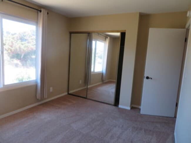 Building Photo - Hancock Park Village 3-Bedroom Condo