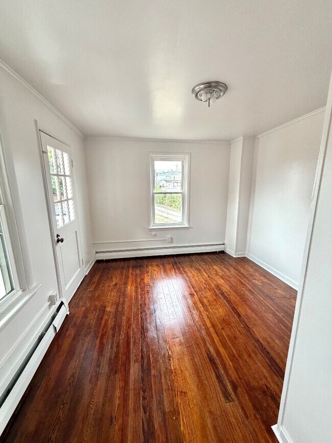 Building Photo - 607 Salem Ave