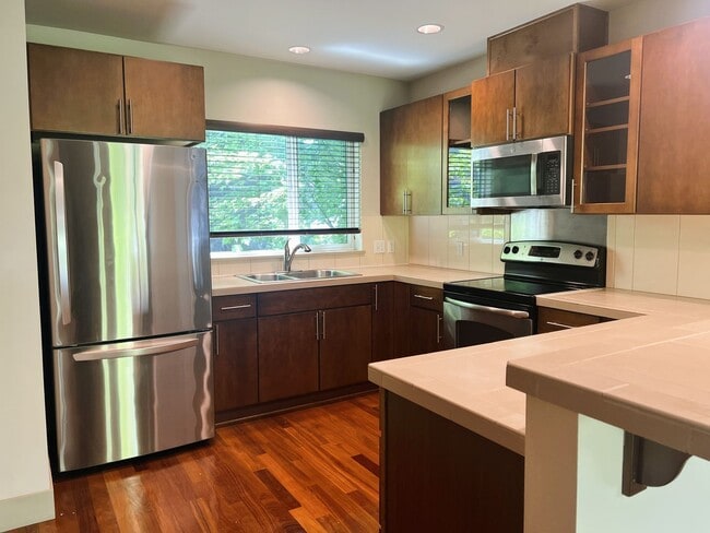 Building Photo - Charming North Beacon Hill 3 bed/2.5 bath ...