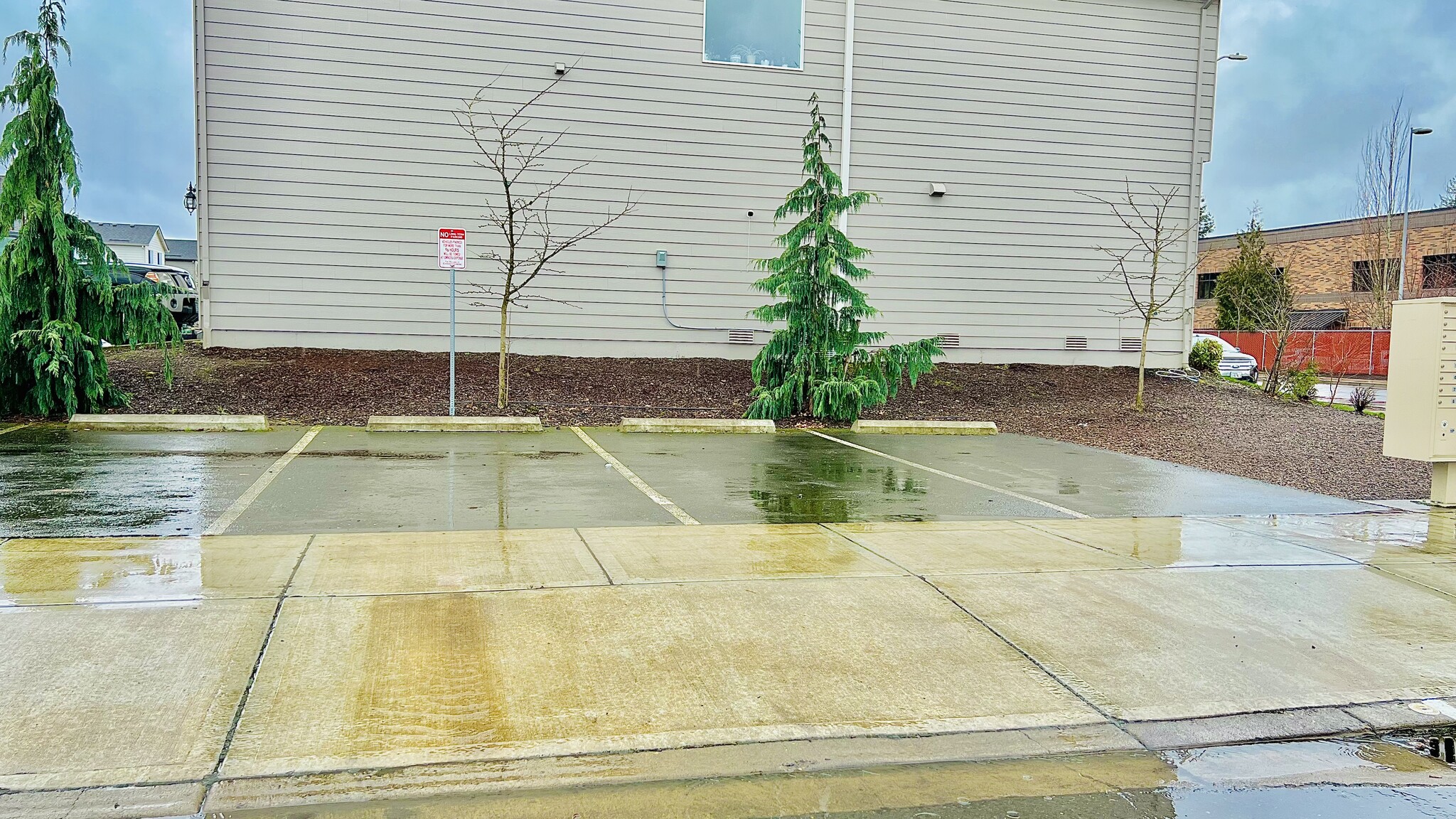 Extra parking - 720 NE 138th Pl