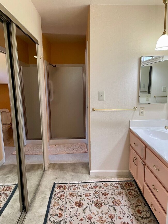 Building Photo - Large Home with RV access located in Auburn