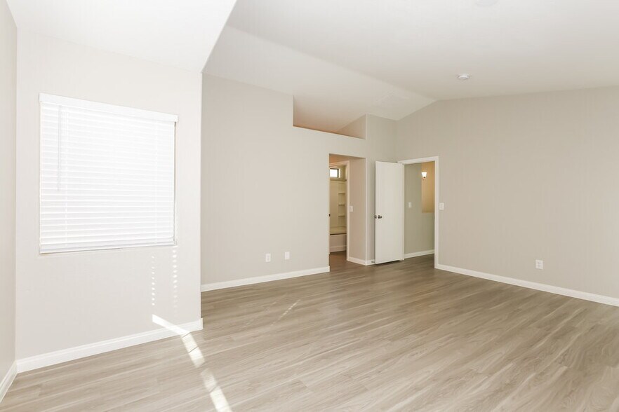 Building Photo - 6511 N Goldfield St