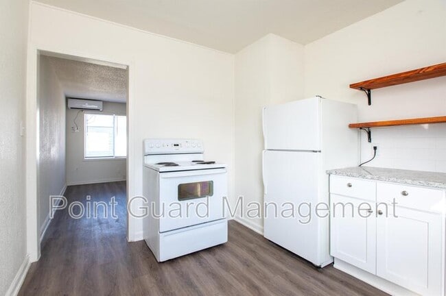 Building Photo - 825 S Beverly St