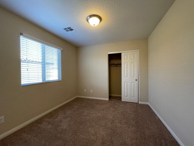 Building Photo - 4 BED 2.5 BATH 2 CAR GARAGE SINGLE FAMILY ...