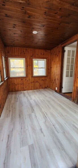 Building Photo - 32 N Main St