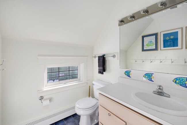 Building Photo - 68 Sachuest Way