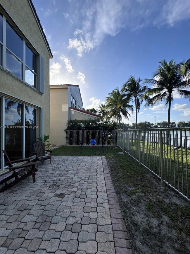 Building Photo - 4924 SW 151st Ave
