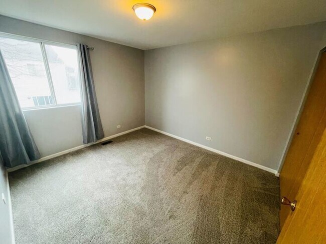 Building Photo - 1740 Windcrest Ln