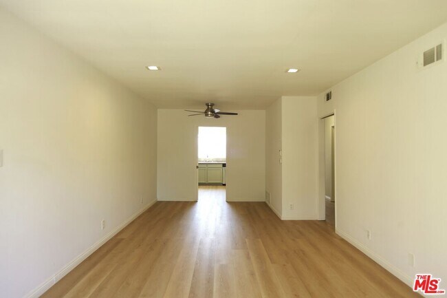 Building Photo - 1323 Ridgeley Dr