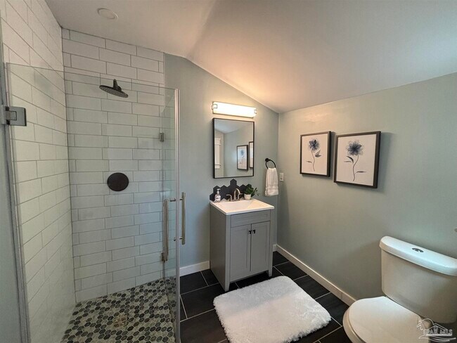 Building Photo - 1118 W Belmont St