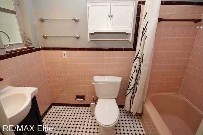 Building Photo - 3 br, 2 bath House - 2108 Oak St