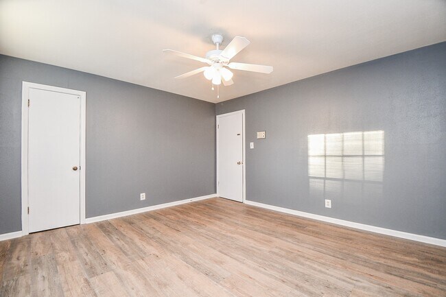 Building Photo - 7310 Ridge Oak Dr