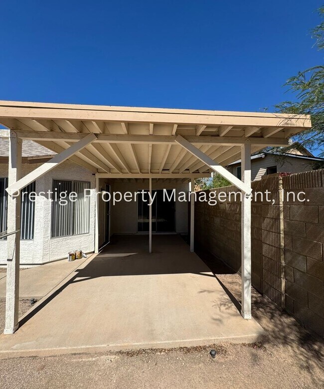 Building Photo - Very Cute South West Side 3/2!! Call Now!