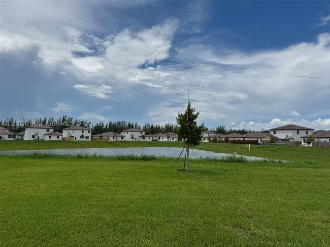 Building Photo - 2404 SE 29th Dr