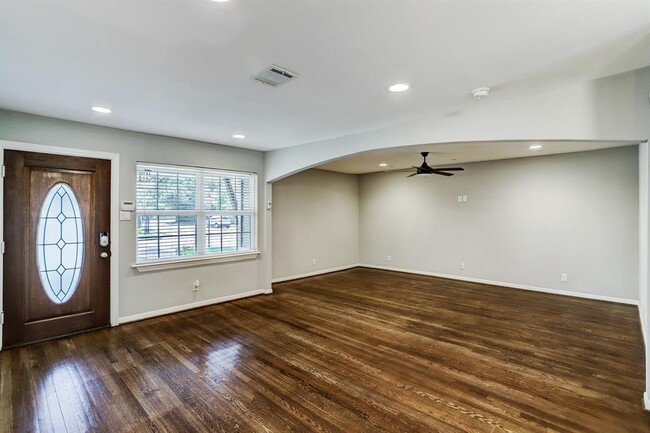 Building Photo - 6634 Housman
