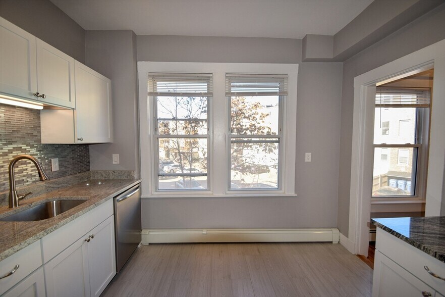 Building Photo - 141 Sutherland Rd