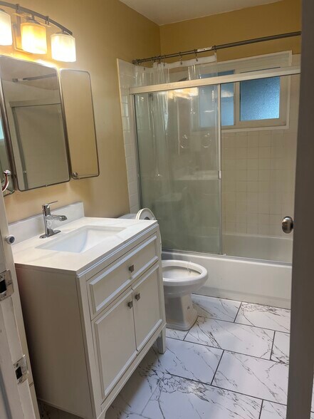 Building Photo - 8922 Heraldry St