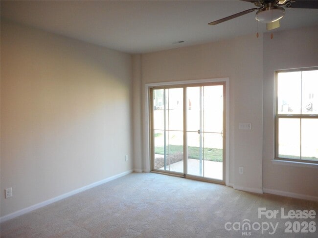 Building Photo - 322 Willow Wood Ct