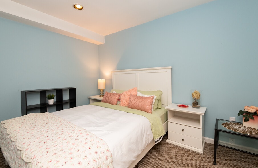 Building Photo - 178 Bishops Forest Dr