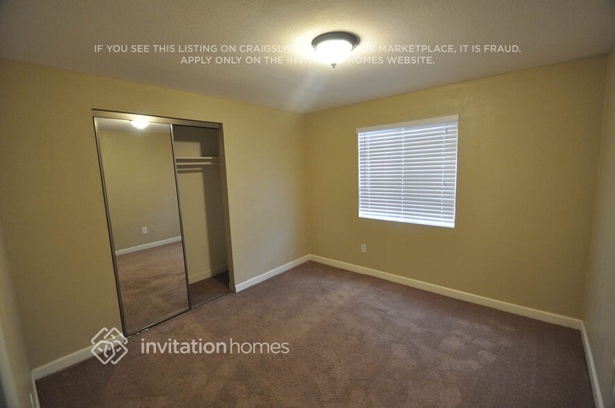 Building Photo - 3643 E Surrey Ave