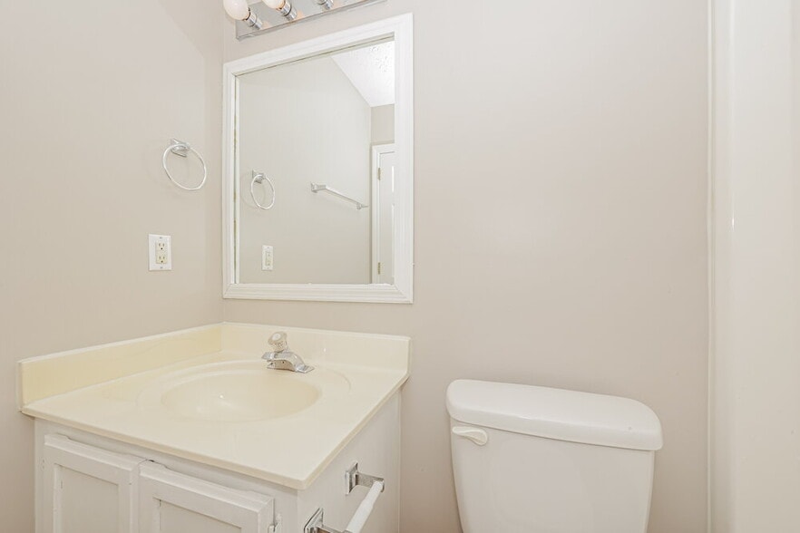 Building Photo - 1936 Turnberry Ct