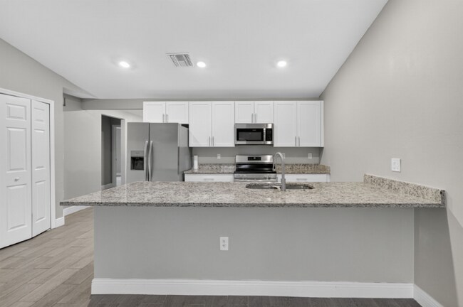Building Photo - 839 Bedford Dr