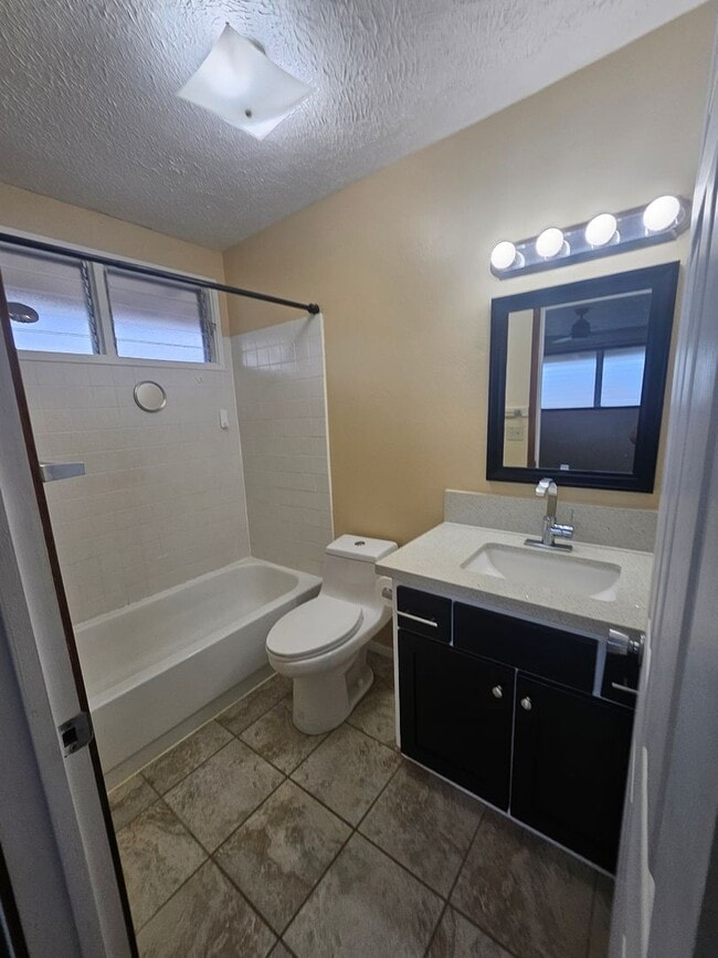 Building Photo - Beautiful 3 bedroom home in Hilo