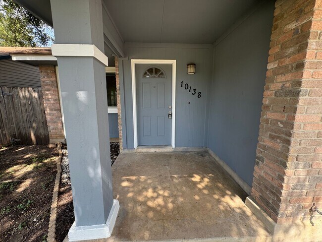 Building Photo - NORTHWEST  |  EXCELLENT LOCATION  |  FRESH PAINT INSIDE & OUTSIDE (July 2026)  |  SINGLE STORY  |...