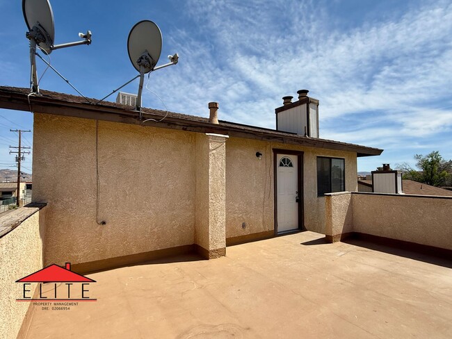 Building Photo - 924AT