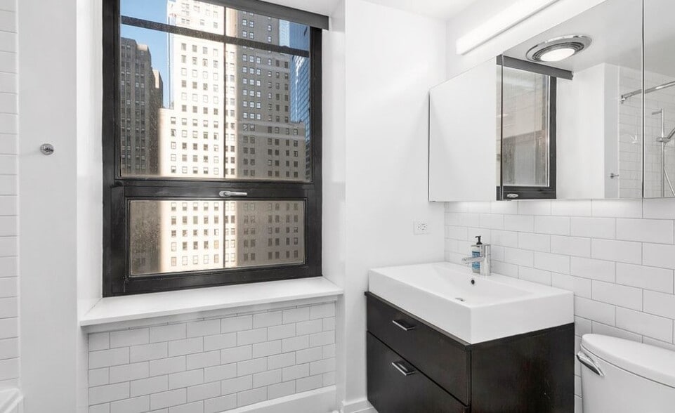 Building Photo - 50 Pine St