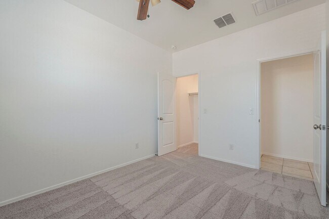 Building Photo - Gorgeous 4 Bed / 2 Bath Home – Move-In Rea...