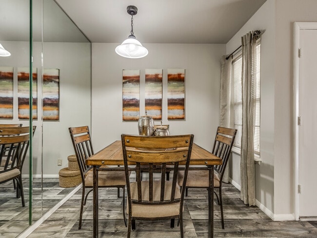 Building Photo - Barcelona Apartments