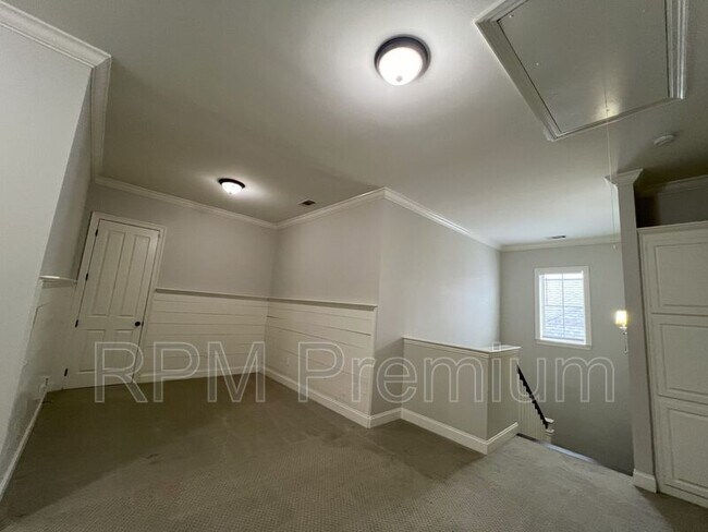 Building Photo - 10722 Turning Leaf Dr