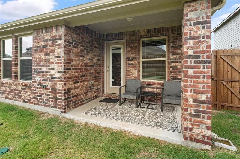 Building Photo - 604 Saddle Club Way