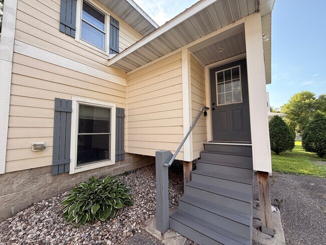 Building Photo - 118 Willow Point Dr
