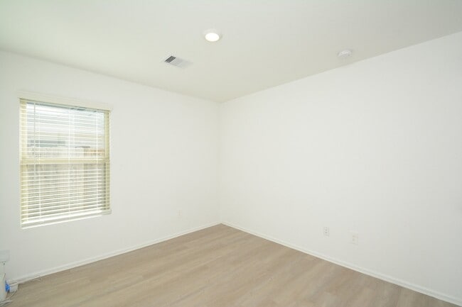 Building Photo - 379 Jewett Meadow Dr