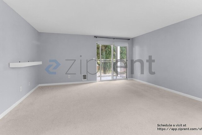 Building Photo - 9917 Holly Dr