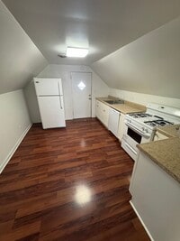 Building Photo - 331 Bracken Ave